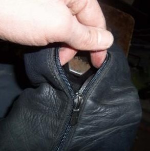 Як піджати бігунок на блискавці і повернути взуття (одязі) життя