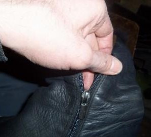 Як піджати бігунок на блискавці і повернути взуття (одязі) життя